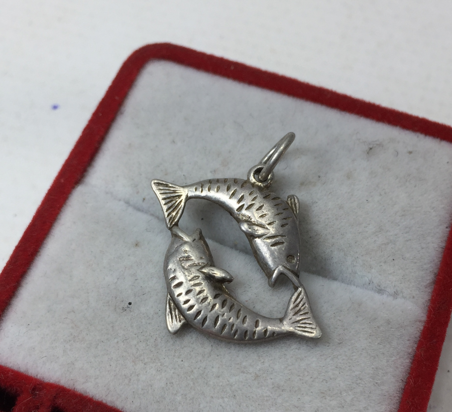 DANS EDEN YUNUSLAR TEMALI GÜMÜŞ KOLYE UCU