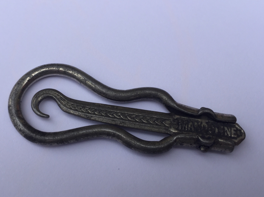 1900 BAŞLARI İŞLEMELİ POTİN BAĞLAMA ALETİ