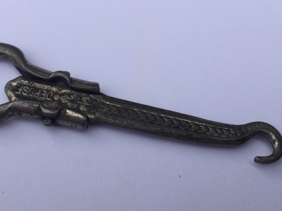 1900 BAŞLARI İŞLEMELİ POTİN BAĞLAMA ALETİ