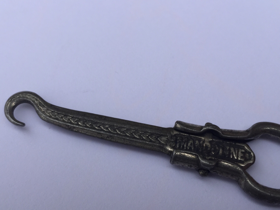 1900 BAŞLARI İŞLEMELİ POTİN BAĞLAMA ALETİ