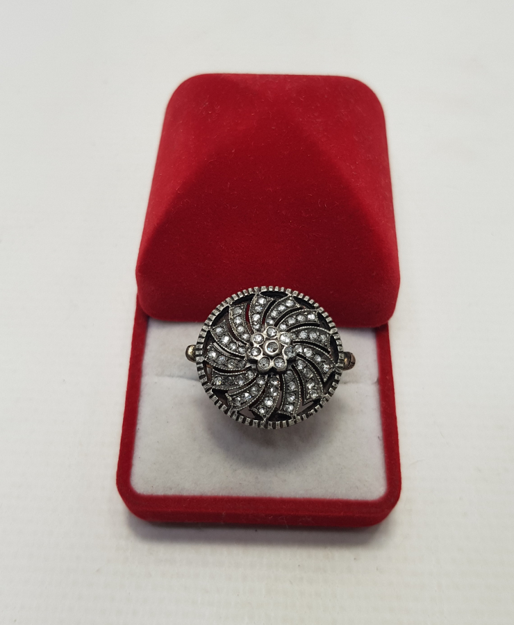 ÇARKIFELEK MOTİFLİ ELMAS YÜZÜK 