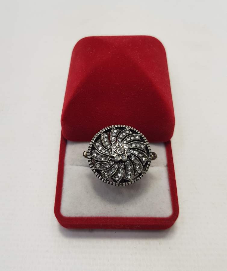 ÇARKIFELEK MOTİFLİ ELMAS YÜZÜK 