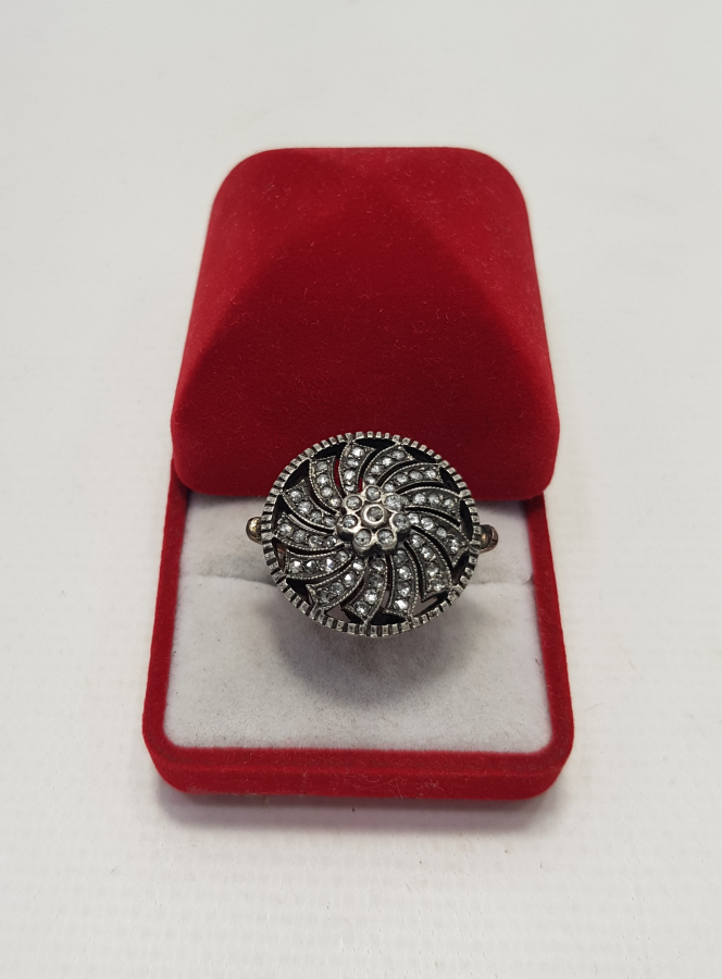 ÇARKIFELEK MOTİFLİ ELMAS YÜZÜK 