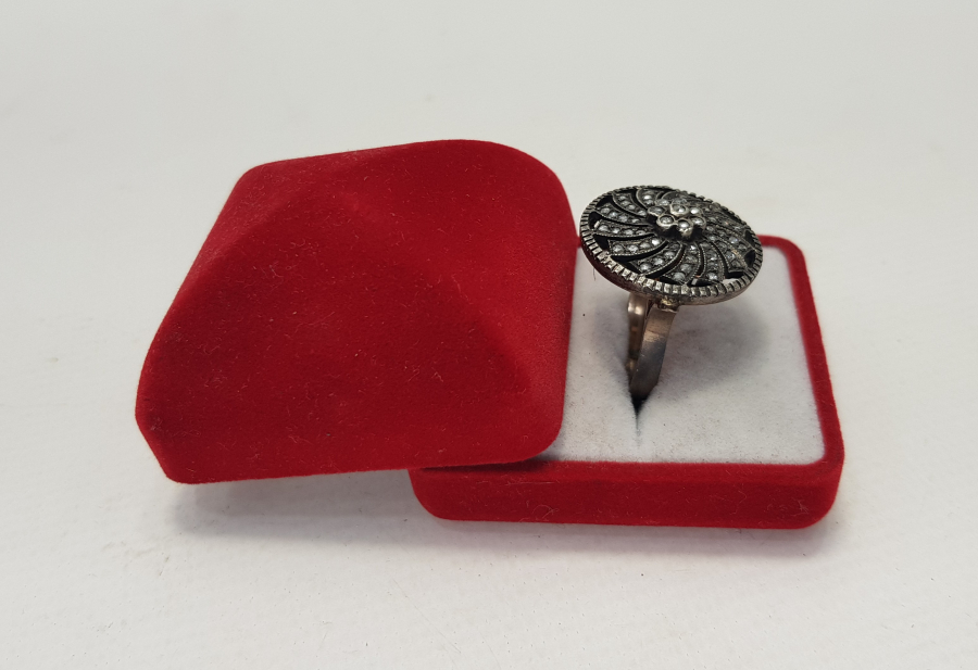 ÇARKIFELEK MOTİFLİ ELMAS YÜZÜK 