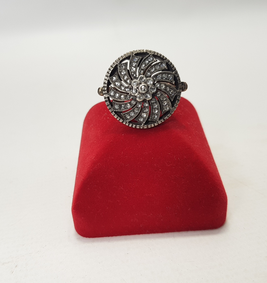 ÇARKIFELEK MOTİFLİ ELMAS YÜZÜK 