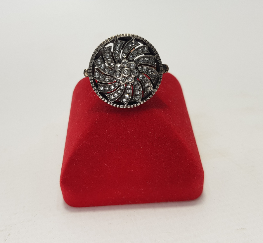 ÇARKIFELEK MOTİFLİ ELMAS YÜZÜK 