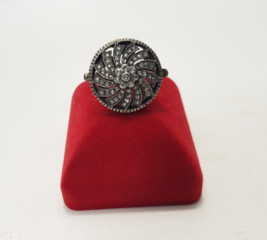 ÇARKIFELEK MOTİFLİ ELMAS YÜZÜK 