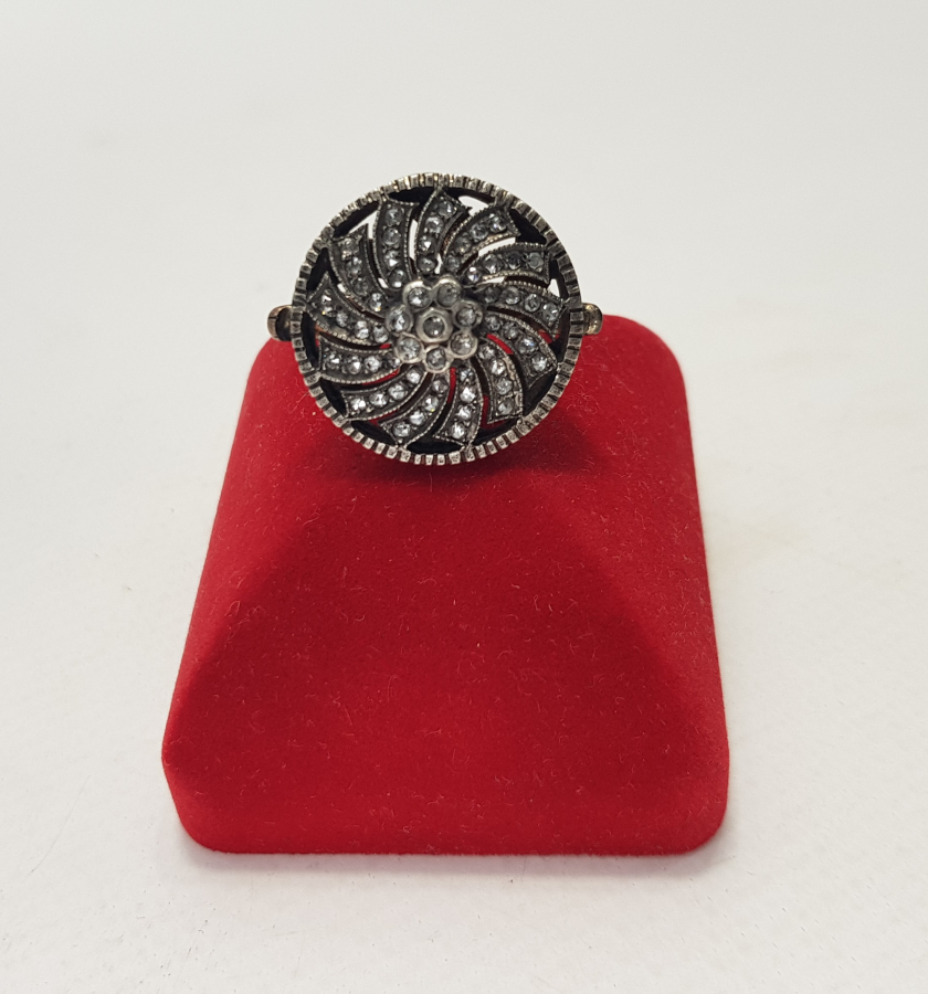 ÇARKIFELEK MOTİFLİ ELMAS YÜZÜK 