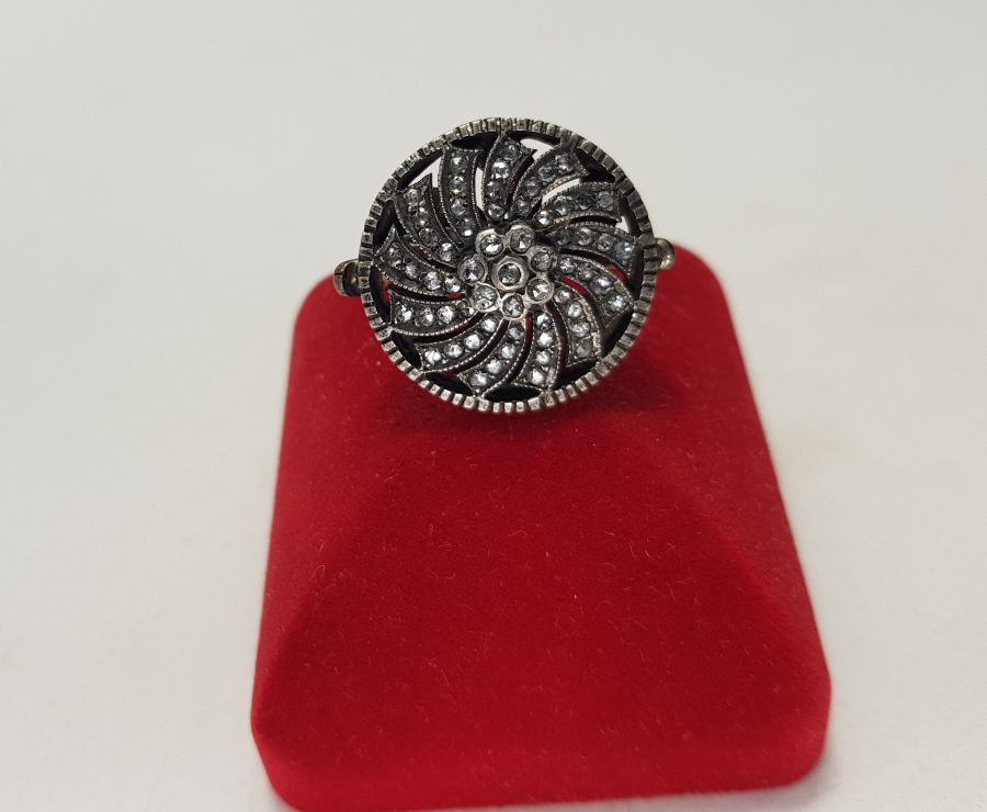 ÇARKIFELEK MOTİFLİ ELMAS YÜZÜK 