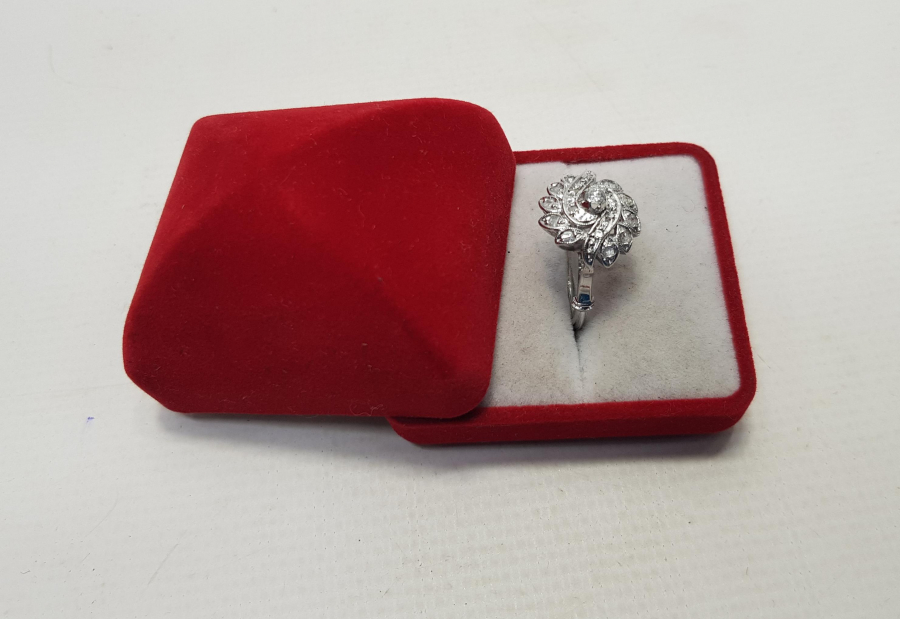 ÇİÇEK FORMLU PIRLANTA YÜZÜK