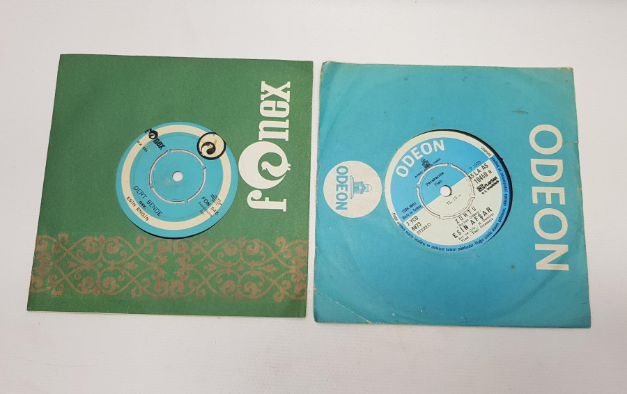 İKİ ADET 45'LİK PLAK 