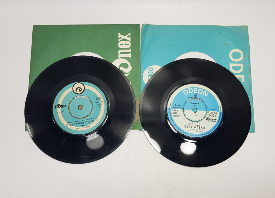 İKİ ADET 45'LİK PLAK 