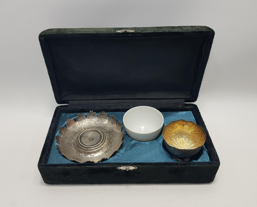 KUTUSUNDA TUĞRA VE SAH DAMGALI GÜMÜŞ FİNCAN SETİ