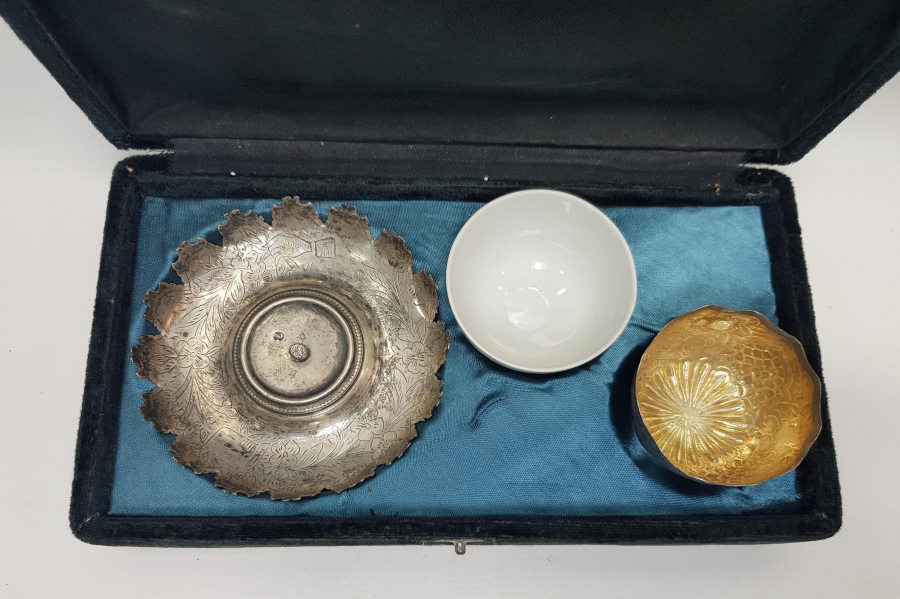 KUTUSUNDA TUĞRA VE SAH DAMGALI GÜMÜŞ FİNCAN SETİ