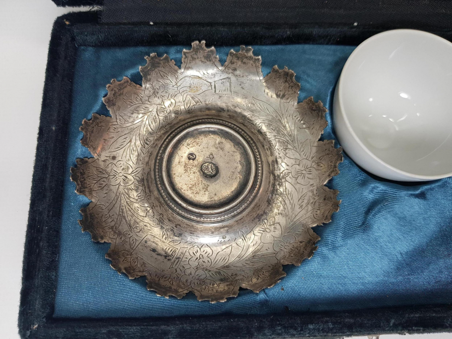 KUTUSUNDA TUĞRA VE SAH DAMGALI GÜMÜŞ FİNCAN SETİ