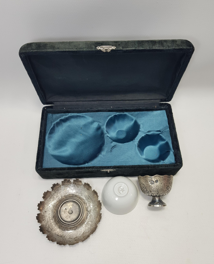 KUTUSUNDA TUĞRA VE SAH DAMGALI GÜMÜŞ FİNCAN SETİ