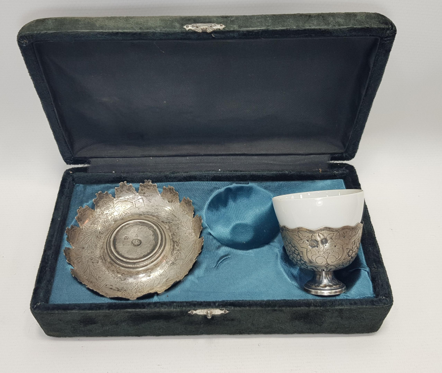 KUTUSUNDA TUĞRA VE SAH DAMGALI GÜMÜŞ FİNCAN SETİ