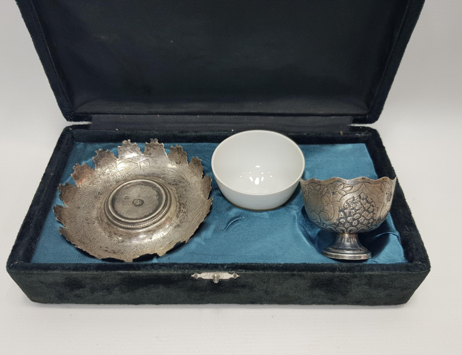 KUTUSUNDA TUĞRA VE SAH DAMGALI GÜMÜŞ FİNCAN SETİ
