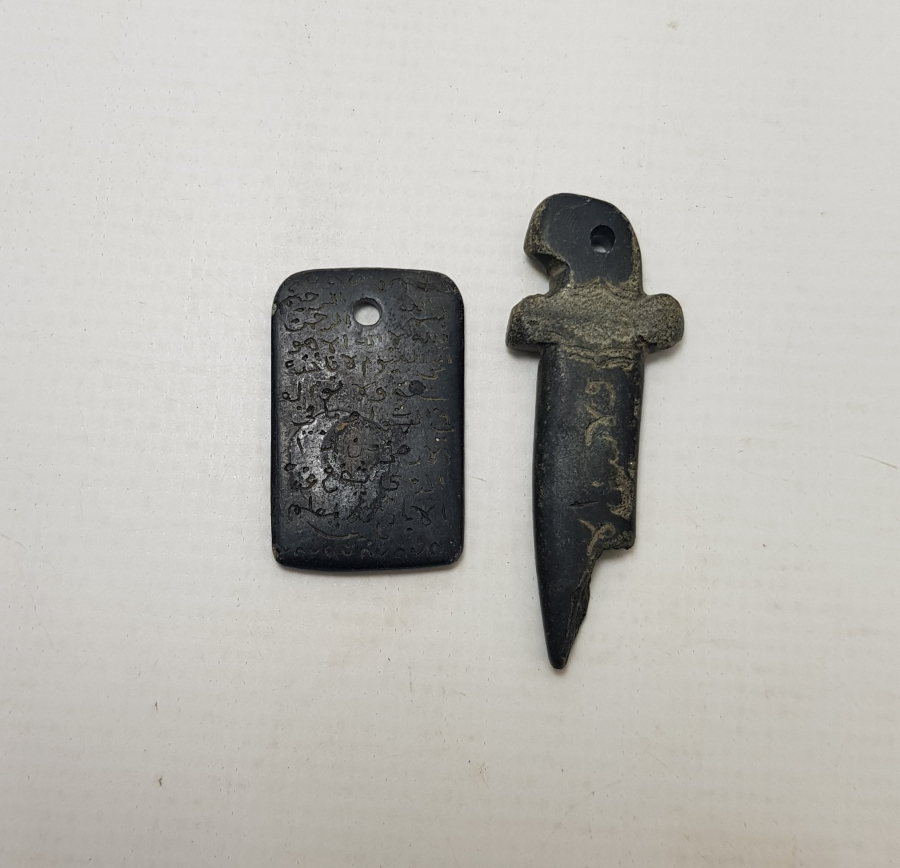 ÜZERLERİ DUA VE AYET YAZILI TILSIMLI TAŞ KOLYE UÇLARI 