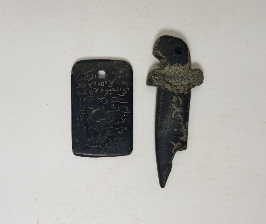 ÜZERLERİ DUA VE AYET YAZILI TILSIMLI TAŞ KOLYE UÇLARI 