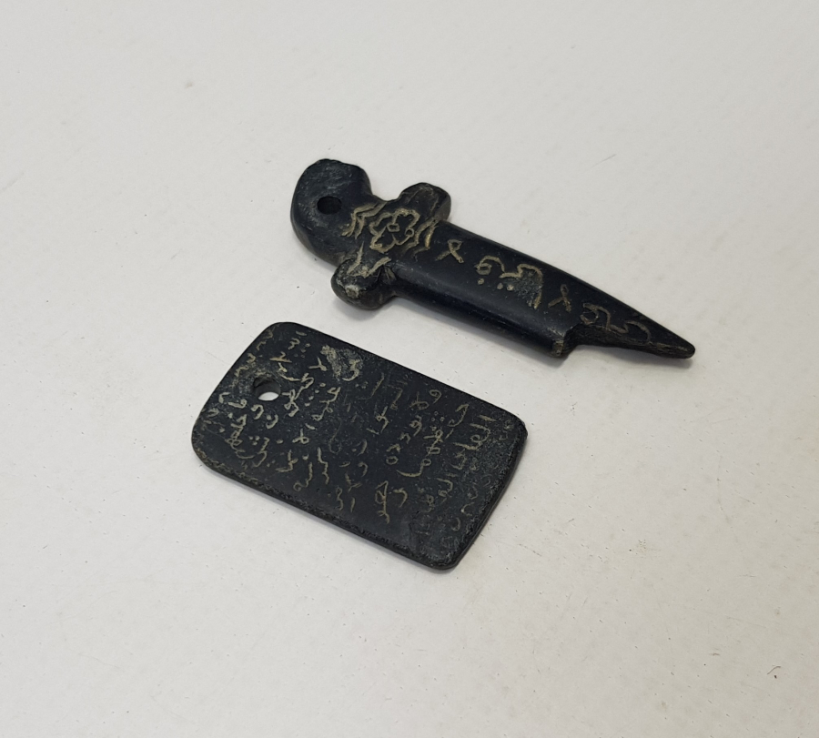 ÜZERLERİ DUA VE AYET YAZILI TILSIMLI TAŞ KOLYE UÇLARI 