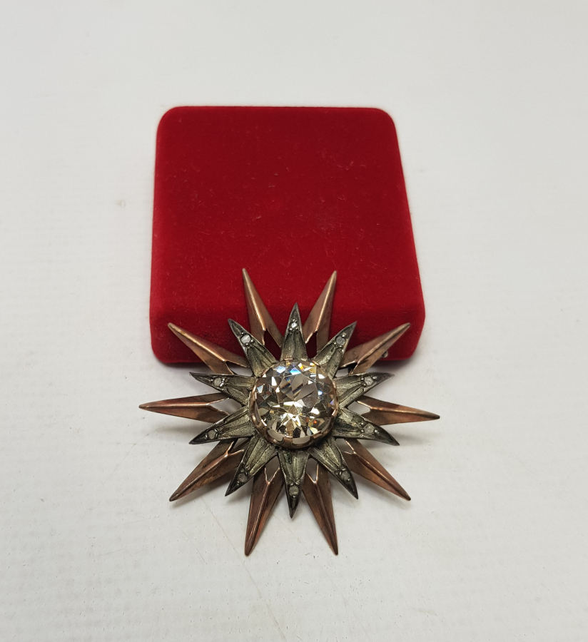 OSMANLI DÖNEMİ ELMASLARLA SÜSLÜ SİTRİN TAŞLI ALTIN BROŞ 