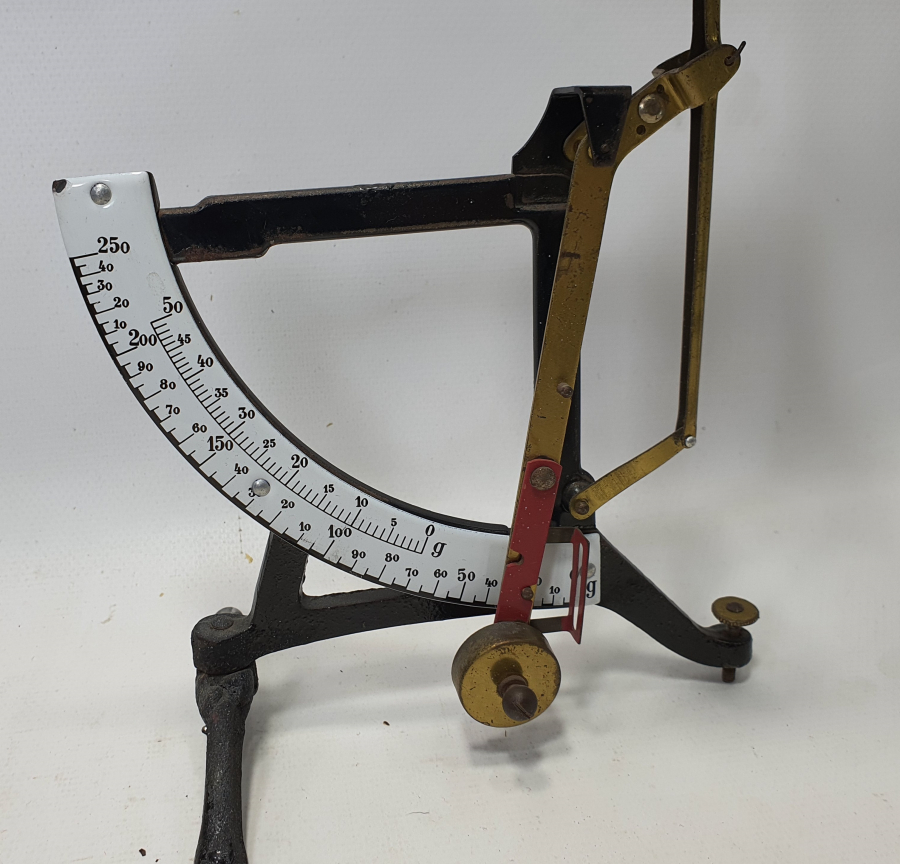 1900 BAŞLARI PORSELEN KADRANLI POSTA TERAZİSİ