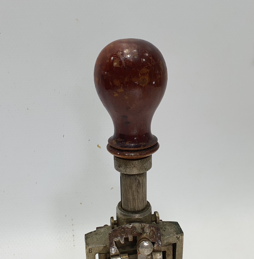 CUMHURİYET BAŞLARI BÜYÜK BOY NUMERATÖRLÜ MÜHÜR