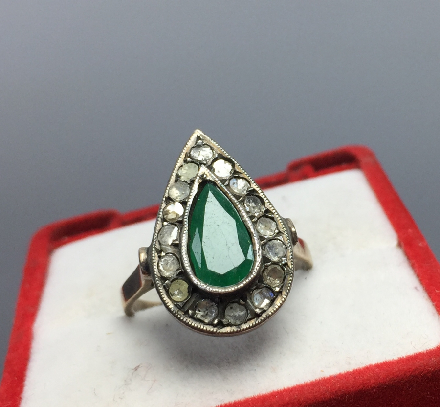 DAMLA MODEL ÜZERİ ZÜMRÜT VE ELMAS TAŞLI YÜZÜK