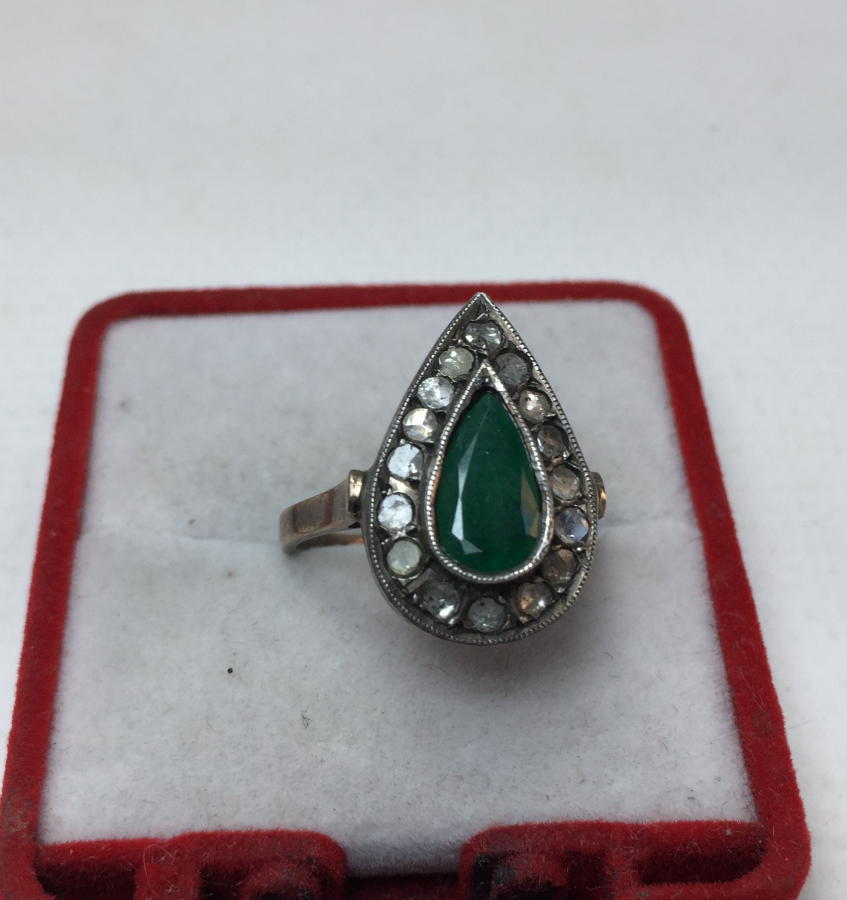 DAMLA MODEL ÜZERİ ZÜMRÜT VE ELMAS TAŞLI YÜZÜK