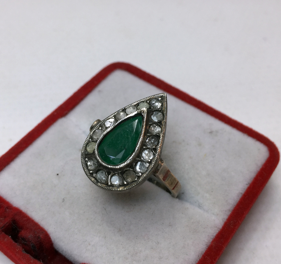 DAMLA MODEL ÜZERİ ZÜMRÜT VE ELMAS TAŞLI YÜZÜK