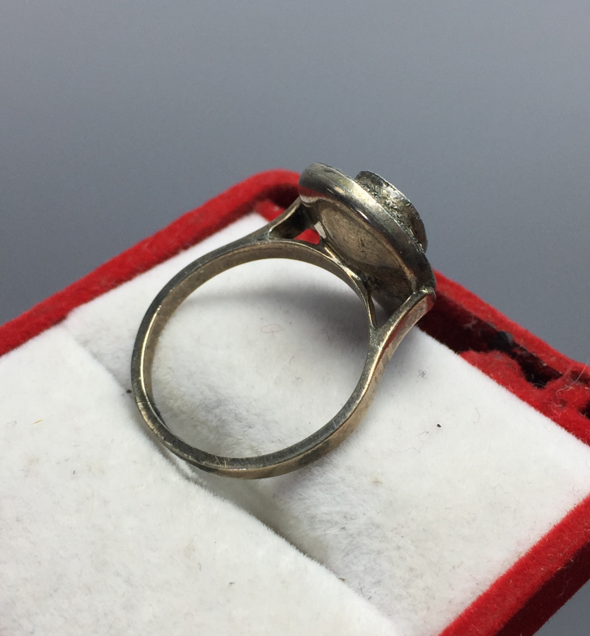 DAMLA MODEL ÜZERİ ZÜMRÜT VE ELMAS TAŞLI YÜZÜK