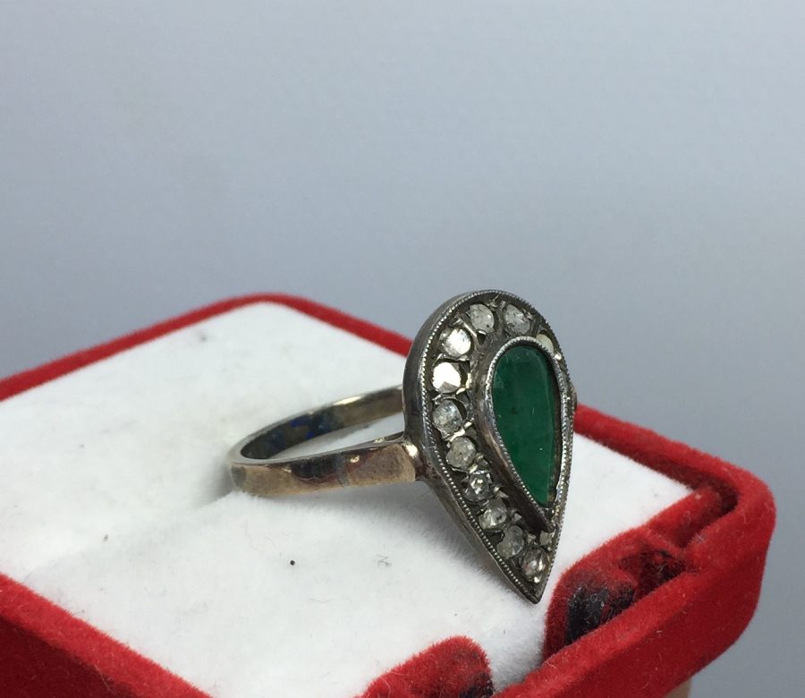 DAMLA MODEL ÜZERİ ZÜMRÜT VE ELMAS TAŞLI YÜZÜK