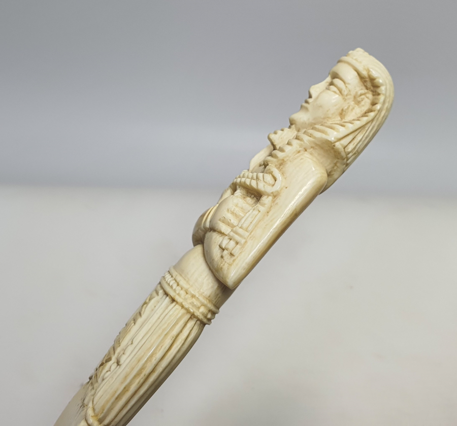 FİL DİŞİNDEN MAMUL BÜYÜK BOY AYAKKABI ÇEKECEĞİ