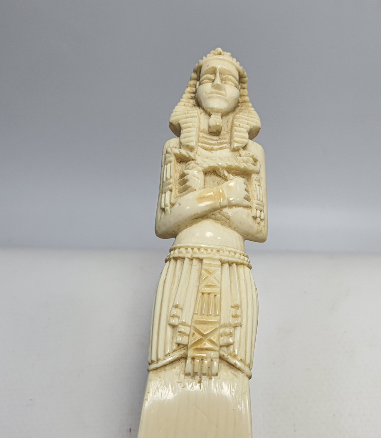 FİL DİŞİNDEN MAMUL BÜYÜK BOY AYAKKABI ÇEKECEĞİ