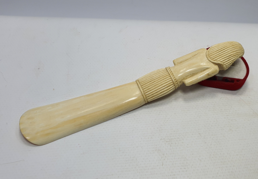 FİL DİŞİNDEN MAMUL BÜYÜK BOY AYAKKABI ÇEKECEĞİ