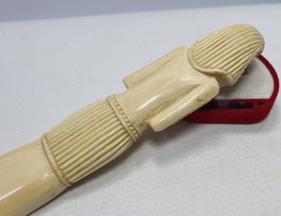 FİL DİŞİNDEN MAMUL BÜYÜK BOY AYAKKABI ÇEKECEĞİ