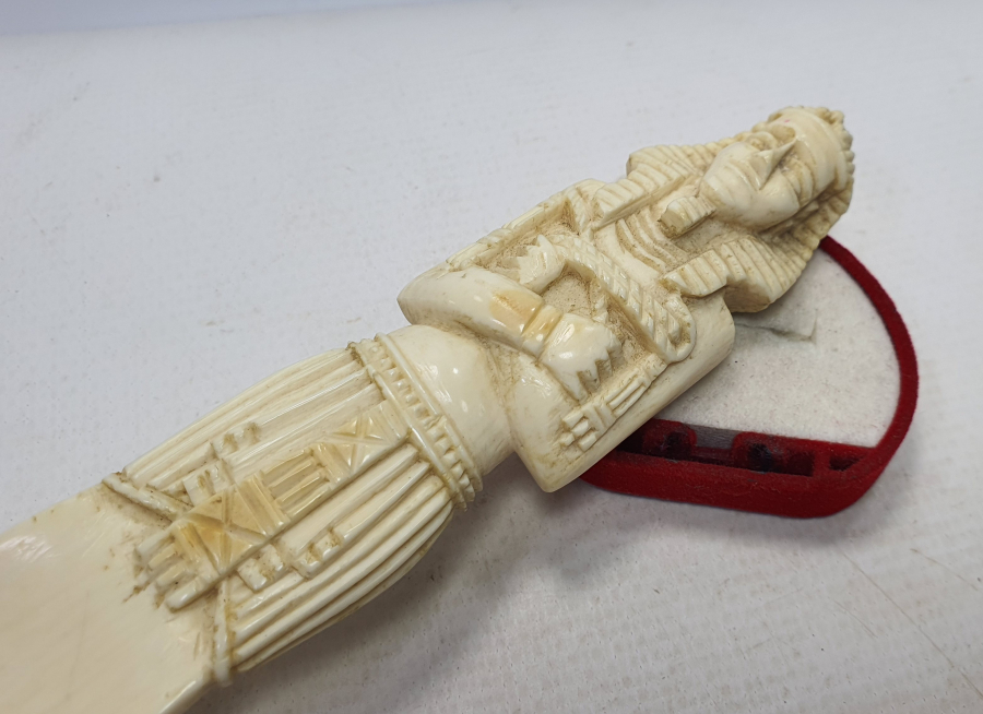 FİL DİŞİNDEN MAMUL BÜYÜK BOY AYAKKABI ÇEKECEĞİ