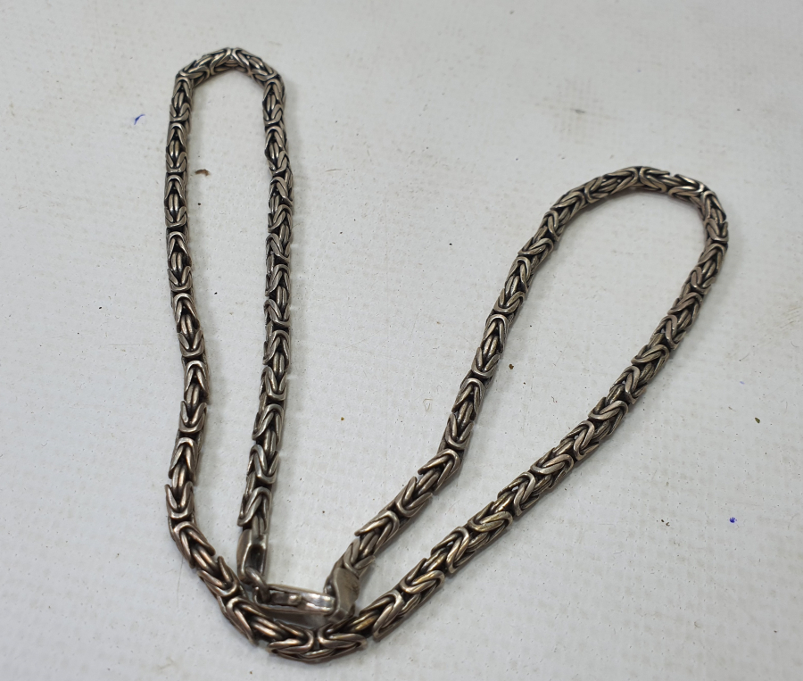 GÜMÜŞ KRAL ZİNCİRİ