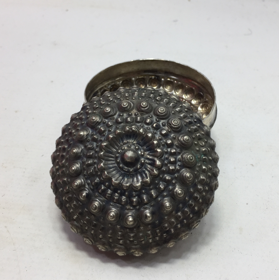 KAPAKLI KABARTMA İŞÇİLİKLİ GÜMÜŞ MÜCEVHER KUTUSU