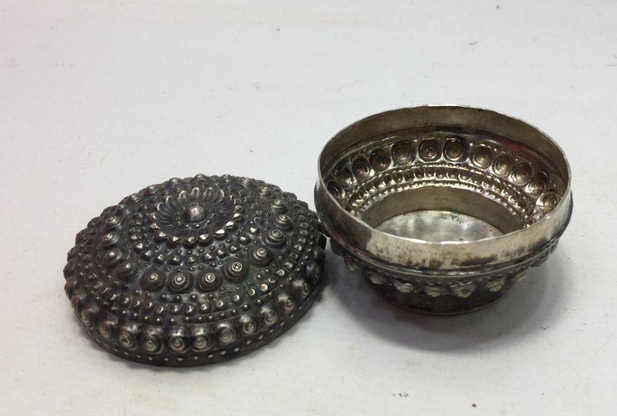 KAPAKLI KABARTMA İŞÇİLİKLİ GÜMÜŞ MÜCEVHER KUTUSU