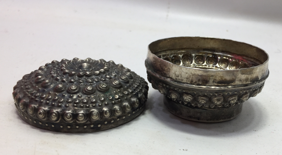 KAPAKLI KABARTMA İŞÇİLİKLİ GÜMÜŞ MÜCEVHER KUTUSU