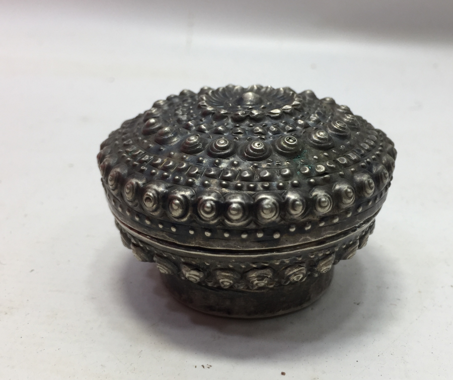 KAPAKLI KABARTMA İŞÇİLİKLİ GÜMÜŞ MÜCEVHER KUTUSU