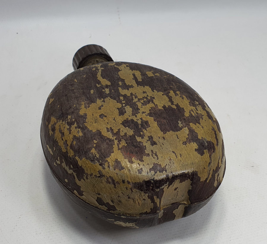 NADİR FORMDA AHŞAP KAPLI ASKERİ MATARA