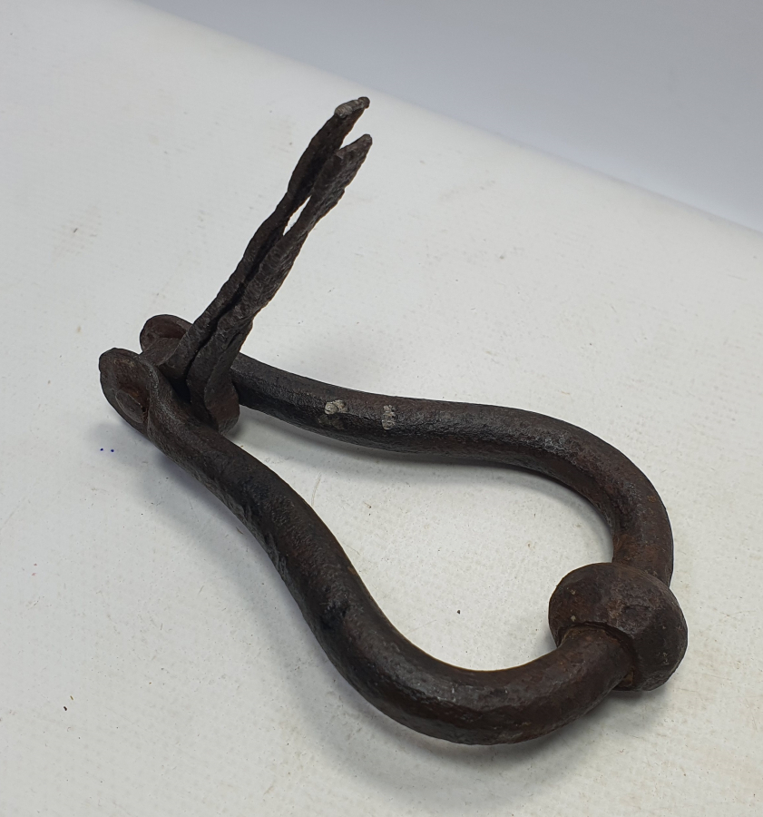 OSMANLI DÖNEMİ EL DÖVME DEMİRDEN MAMUL KAPI TOKMAĞI