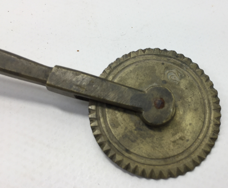 OSMANLI DÖNEMİ SÜLEYMANİYE DAMGALI NADİR HAMUR KESME ALETİ