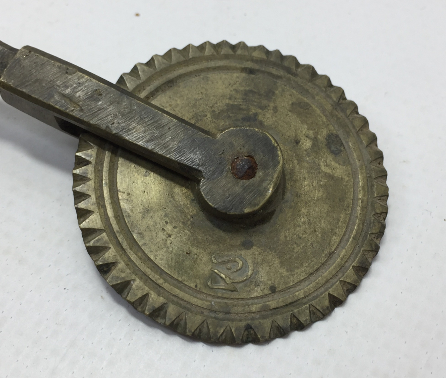 OSMANLI DÖNEMİ SÜLEYMANİYE DAMGALI NADİR HAMUR KESME ALETİ