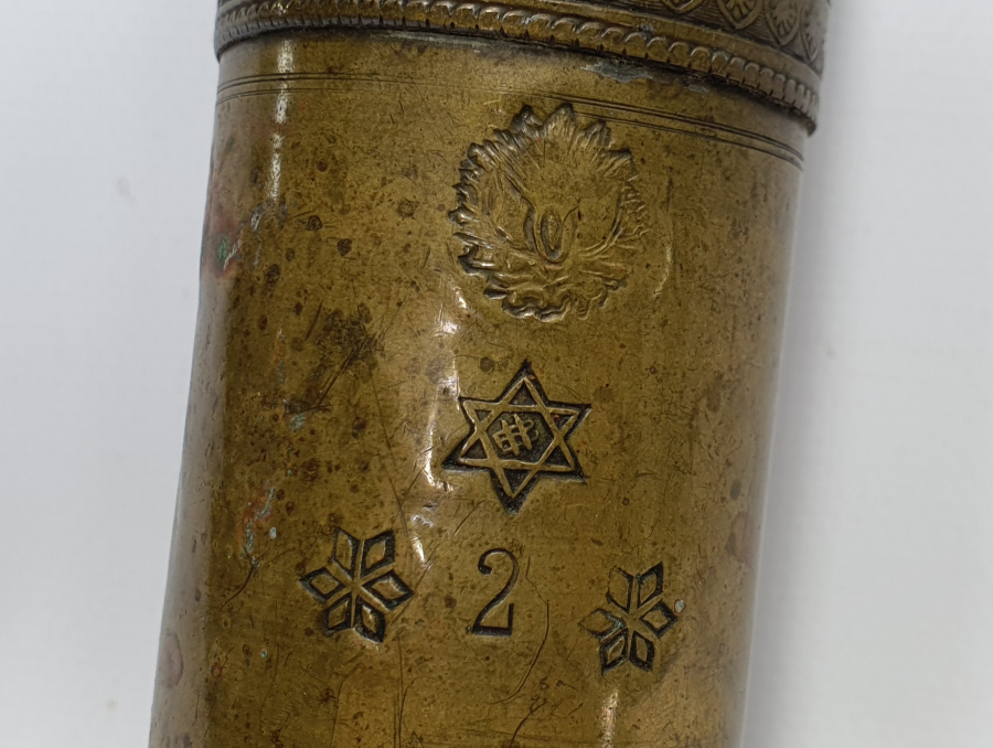 OSMANLI DÖNEMİ ÜZERİNDE OSMANLI DEVLET ARMASI VE İBRANİCE YAZI BULUNAN KAHVE DEĞİRMENİ 