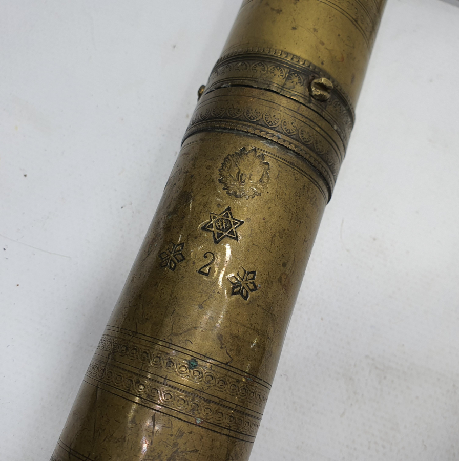 OSMANLI DÖNEMİ ÜZERİNDE OSMANLI DEVLET ARMASI VE İBRANİCE YAZI BULUNAN KAHVE DEĞİRMENİ 