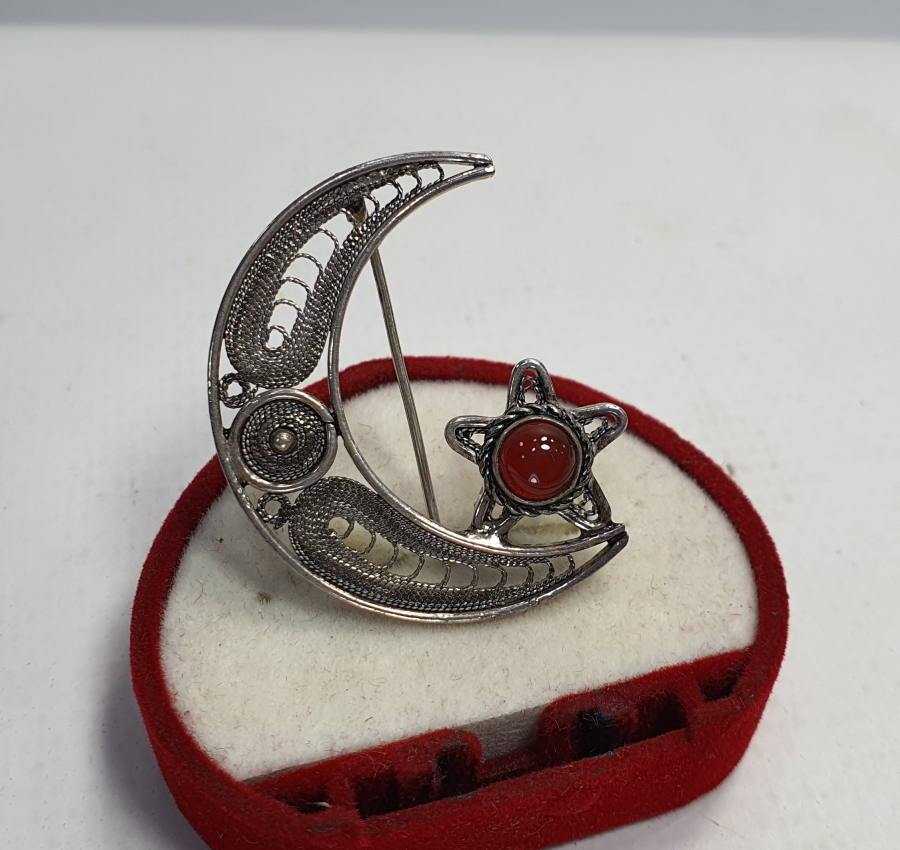 TELKARİ İŞÇİLİKLİ AY YILDIZLI AKİK TAŞLI GÜMÜŞ BROŞ